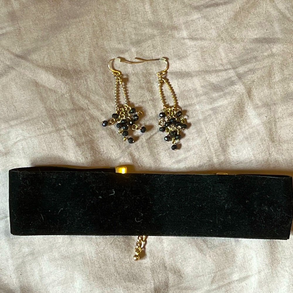 Black and gold earrings and velvet choker set